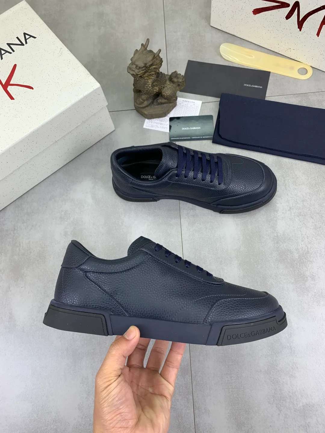 Men's shoes 💰P520 new model (DG-Dolce & Gabbana) latest popular 🔥🔥casual shoes, with brand signature details on the tongue, imported first-layer pebbled cowhide fabric, fashionable and versatile, can add luster to various looks. Create an exquisite design with unique dynamic vitality and modern atmosphere, showing modern elegance. Size: 38-44 (45 46 customized) Color: 4️⃣ colors available